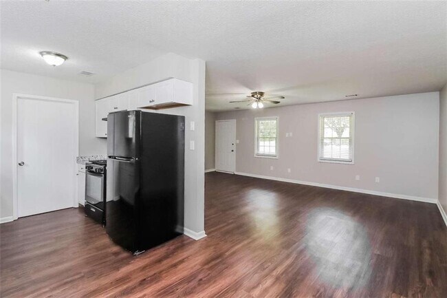 Building Photo - 2700 Aruba Dr