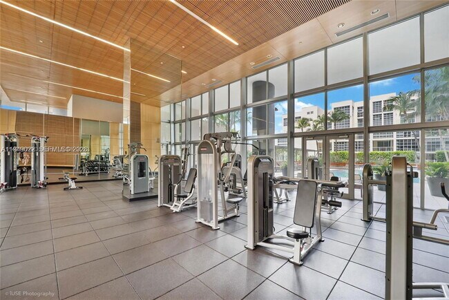 Building Photo - 3451 NE 1st Ave