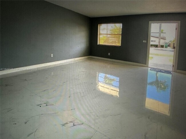 Foto del edificio - 18310 NW 85th Ave