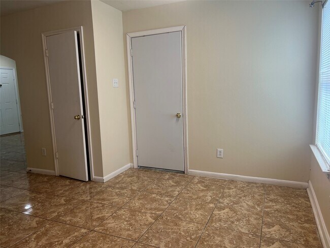 Foto del edificio - 5431 Tiger Lilly Way