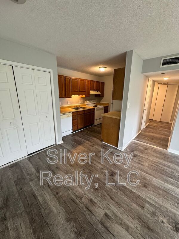 Building Photo - 311 Sunset Dr