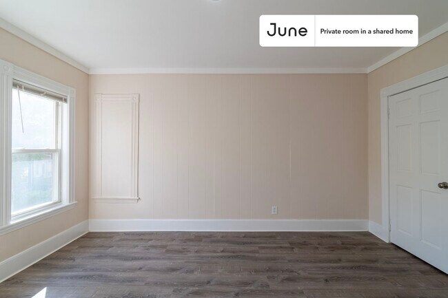 Foto del edificio - Room in Shared 7 bed/2 bath home