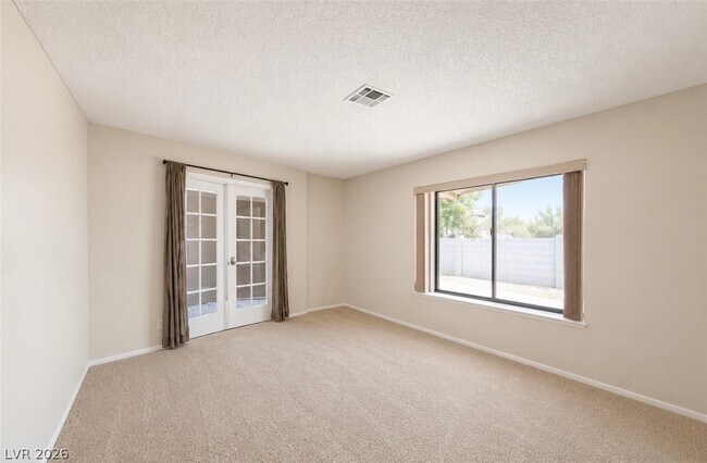 Foto del edificio - 6491 W Viking Rd