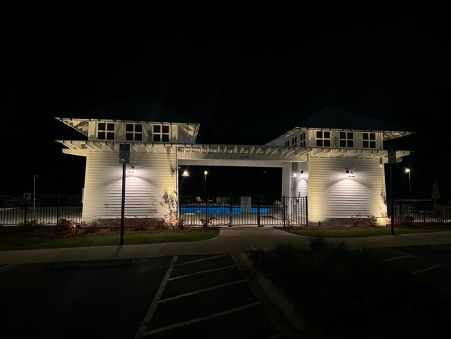 Building Photo - 8669 Pathstone Blvd