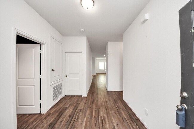 Foto del edificio - 1060 Fraser Fir Ln