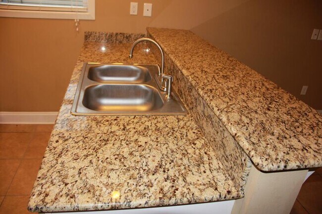 Foto del edificio - 46464 Heatherwood Dr.  #1