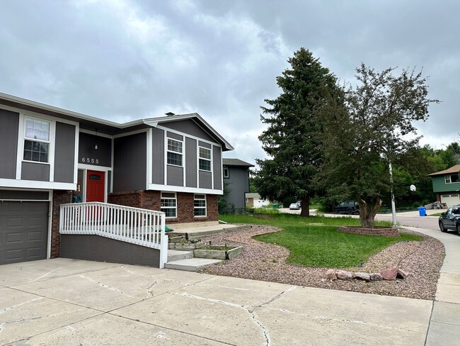 Building Photo - BEAUTIFUL 4-bedroom home in North Colorado...