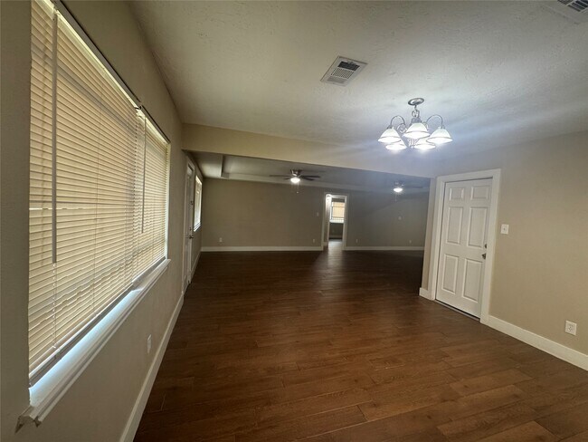 Foto del edificio - 12811 Labelle Ln