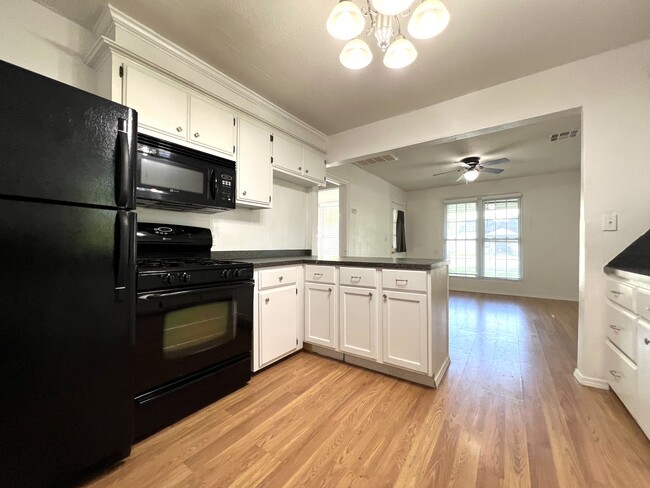 Building Photo - 507 E Symmes St