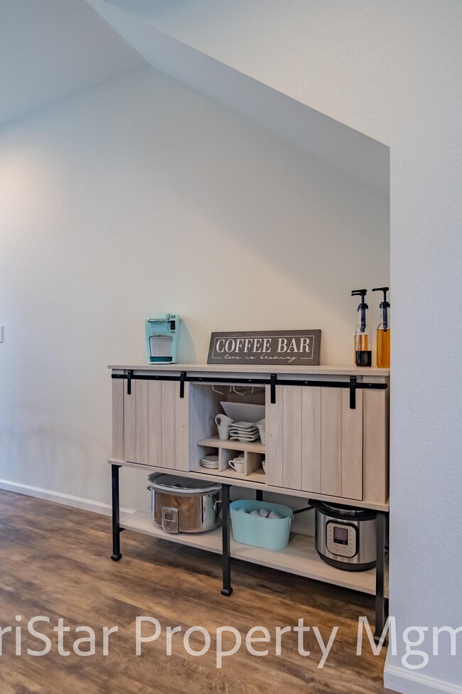 Foto del edificio - 6137 Ashmore Ln