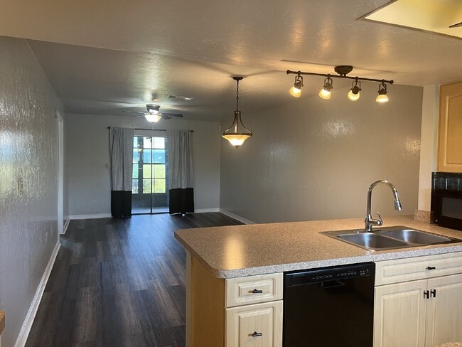 Building Photo - "Charming 2-Bed, 2-Bath Villa with Stunnin...