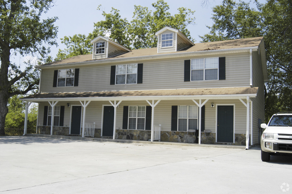 Building Photo - 651 Old Town Rd
