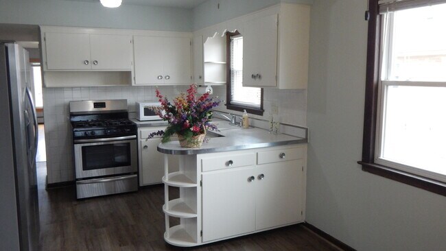 Foto del edificio - 8233 W Lawrence Ave