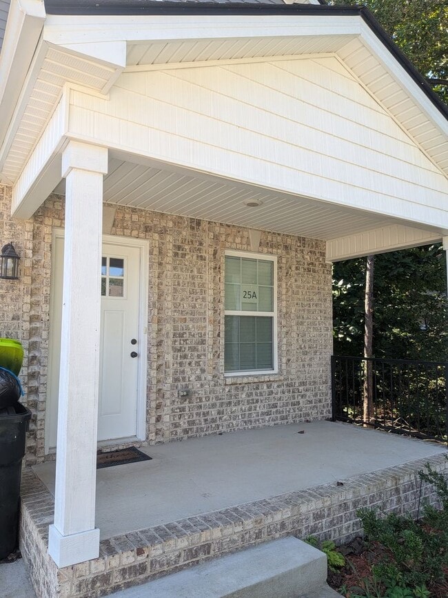 Building Photo - 816 Lutz Ln