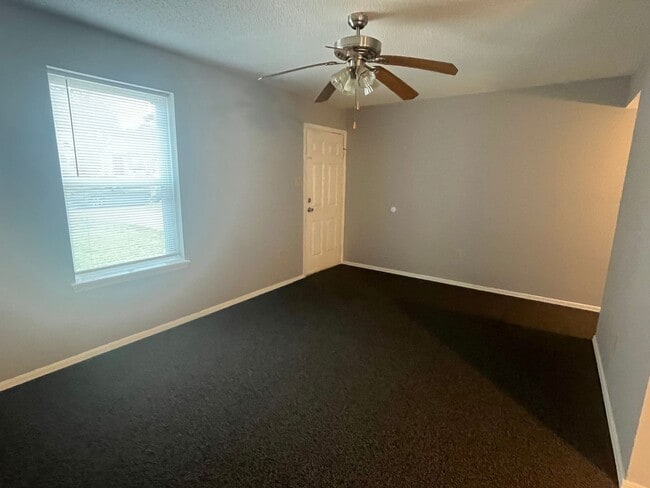 Building Photo - 2207 S Hartford Cove