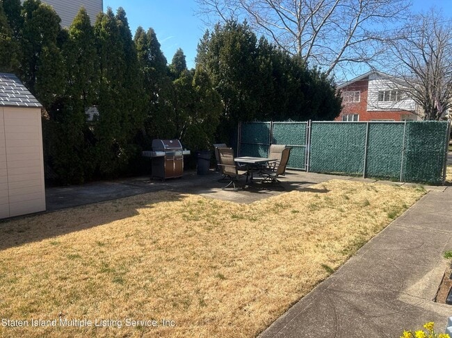 Building Photo - 204 Ross Ave