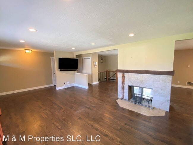 Building Photo - 3 br, 2.5 bath House - 3807 W 11800 S