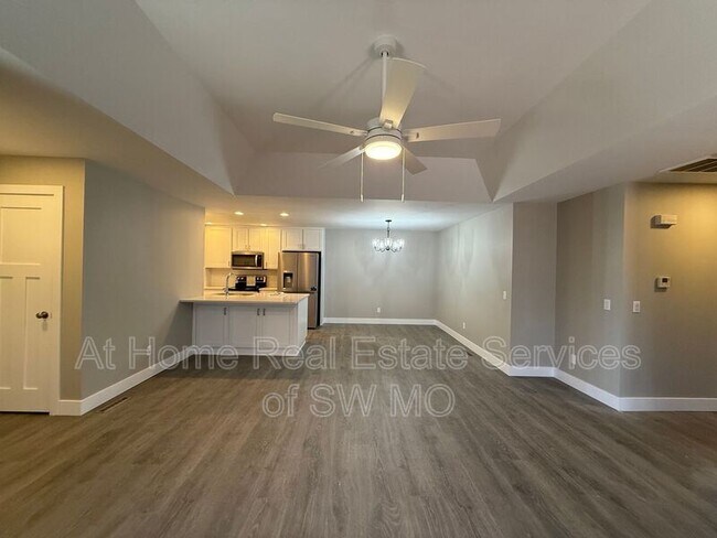 Foto del edificio - 616 E Redwood St