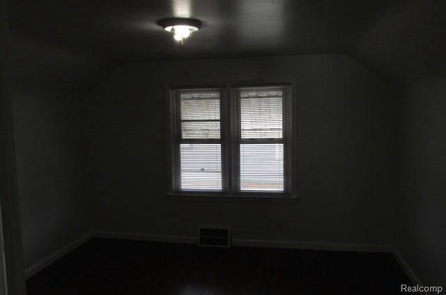 Building Photo - 613 Riverbank St