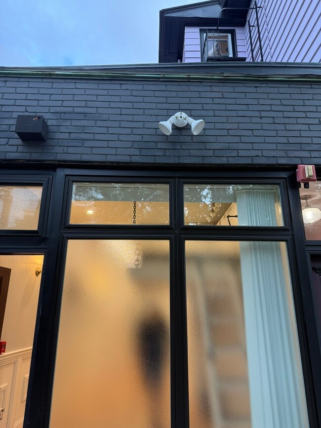 Building Photo - 484 Broadway