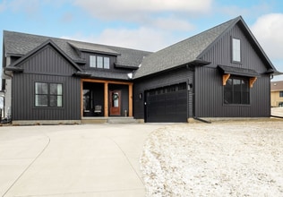 Building Photo - 1 Country Club Ct