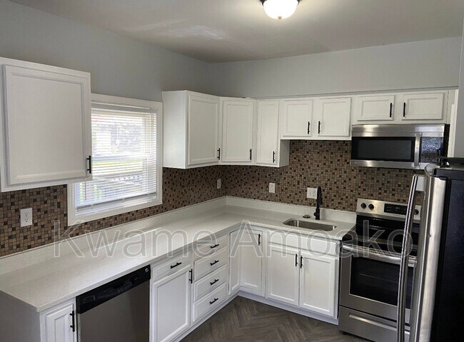 Building Photo - 583 E Starr Ave