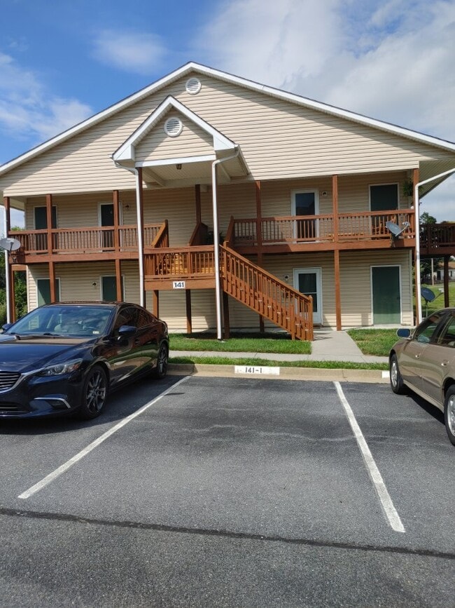 Building Photo - 141 Brookland Ter