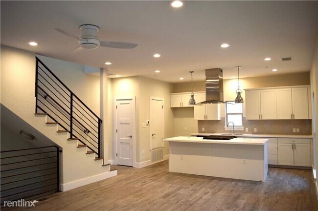 Building Photo - 4 br, 2 bath Condo - 609 Elmwood A Unit A