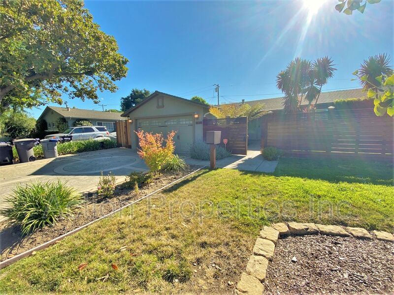Primary Photo - 1248 Phyllis Ave