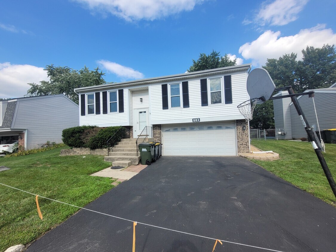 683 Sand Creek Dr, Carol Stream, IL 60188 House for Rent in Carol