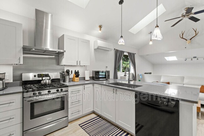 Foto del edificio - 409 N Broadway Ave