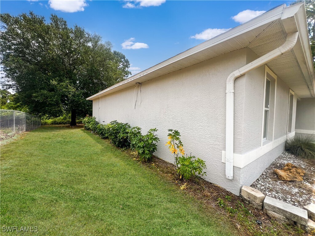 Building Photo - 731 Da Vinci Ave S
