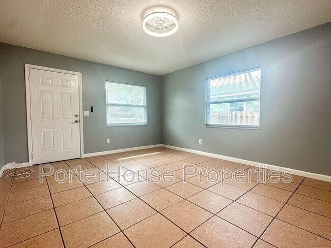 Foto del edificio - 2437 S Mills Ave
