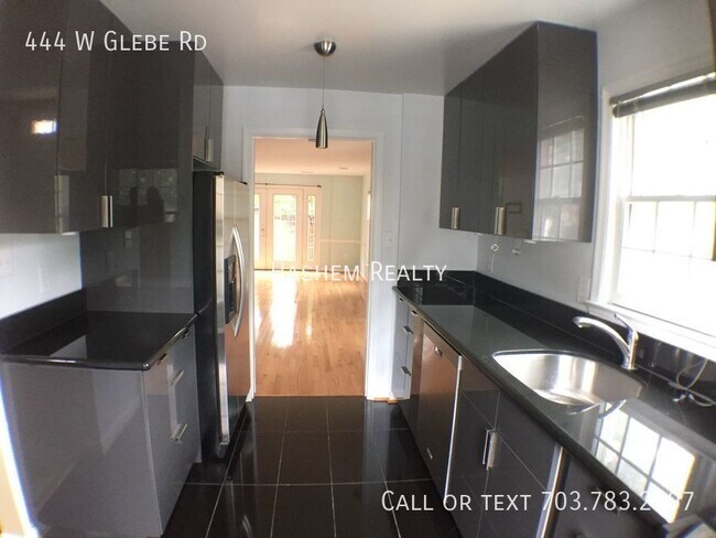 Building Photo - Welcome to Your Dream Home - A Gorgeous 3B...