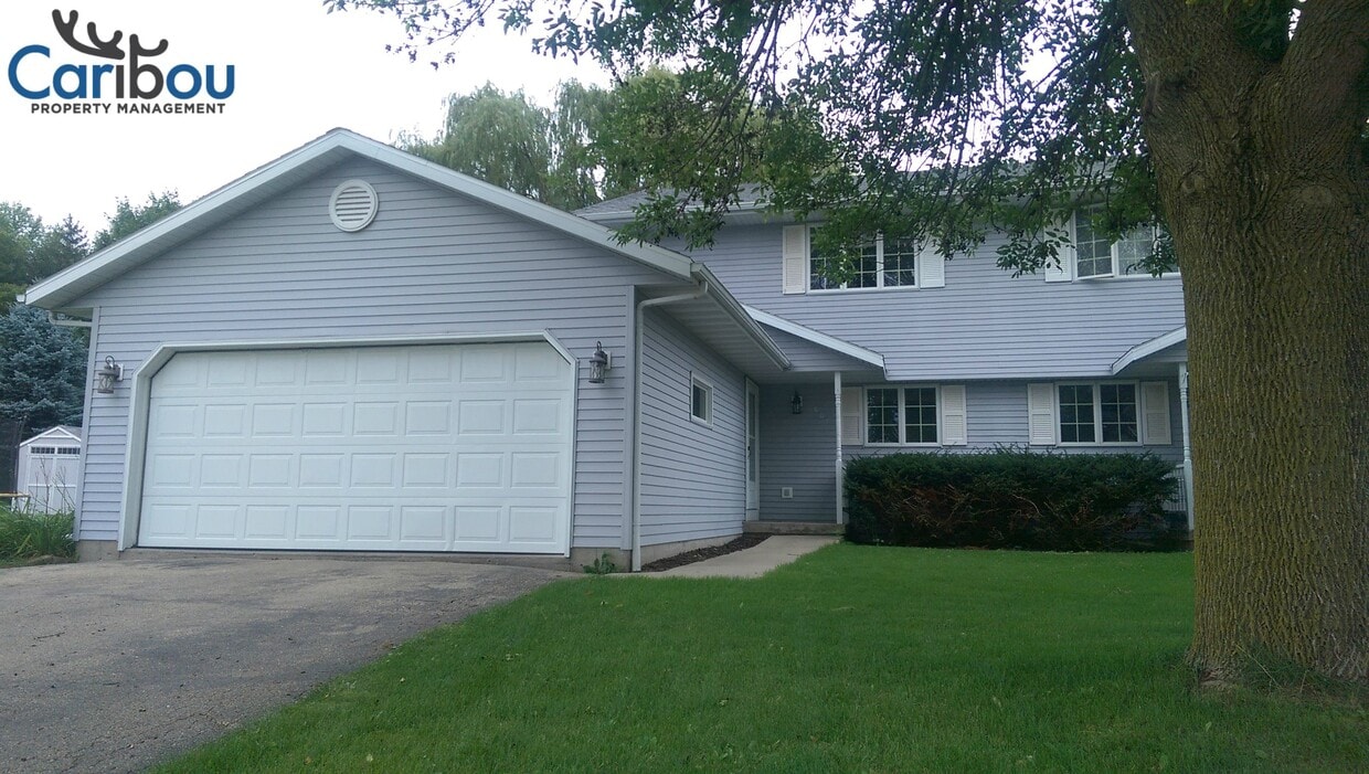 601 Louis Ct Unit Duplex, De Forest, WI 53532 Room for Rent in De