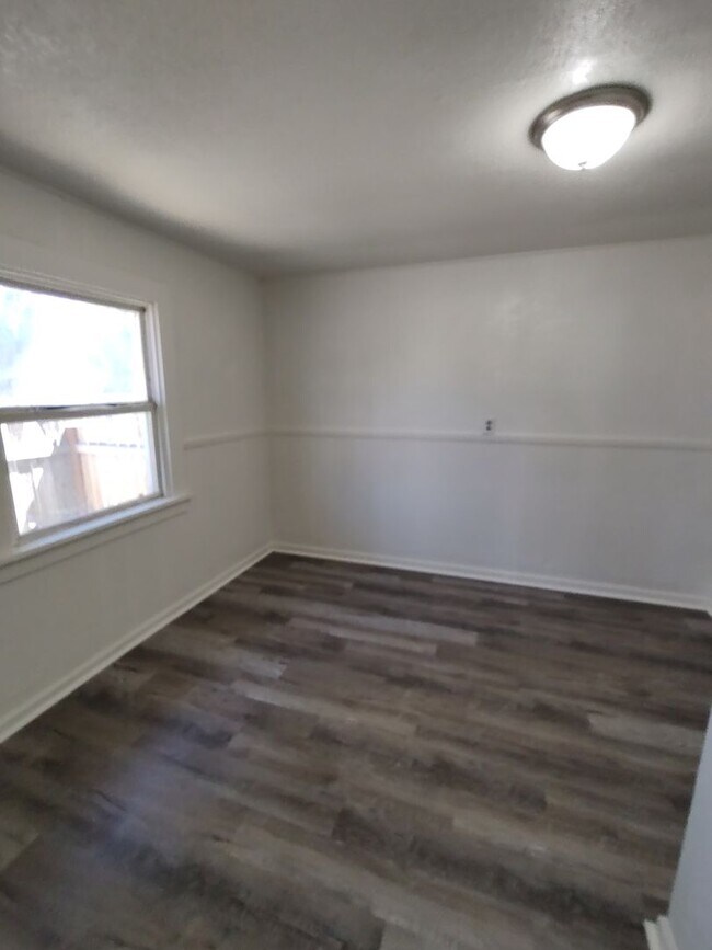 Foto del edificio - 2 Bedroom 1 Bath Newly Remodeled House