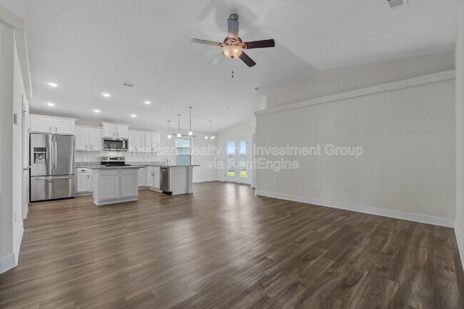 Foto del edificio - 6223 Redberry Dr