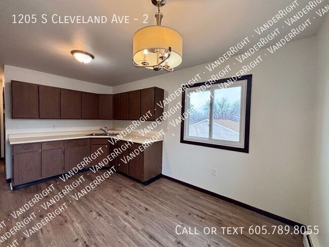 Building Photo - 1205 S Cleveland Ave