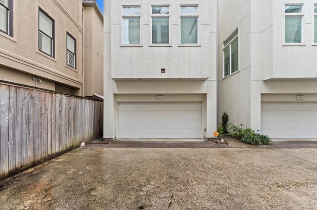 Building Photo - 120 Pierce St