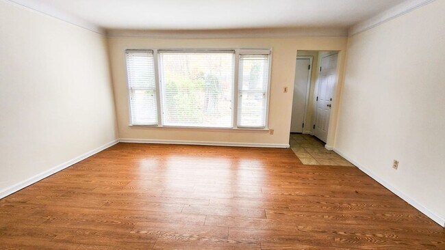 Foto del edificio - Move in ready!