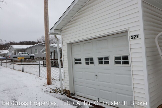 Building Photo - 3 br, 2 bath House - 227 Horizon Drive