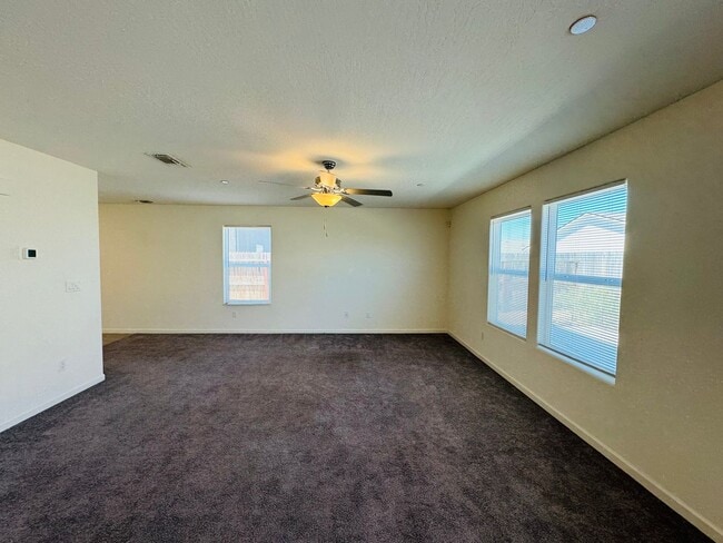 Building Photo - Perfect 5 bedroom, 3.5 bath home with atta...