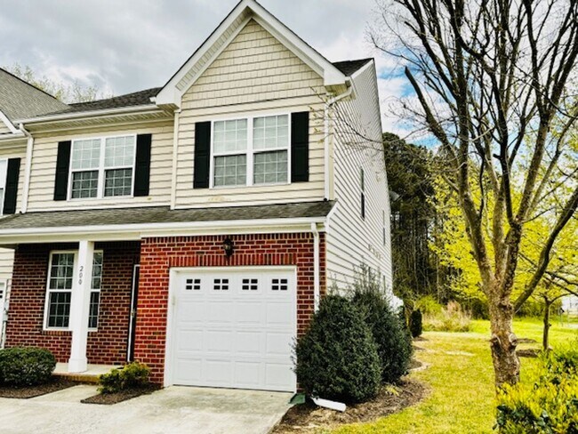 Building Photo - Inviting and spacious 4-bedroom, 2-bathroo...