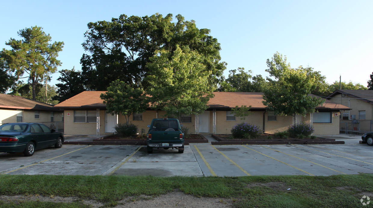 Building Photo - Monroe Manor