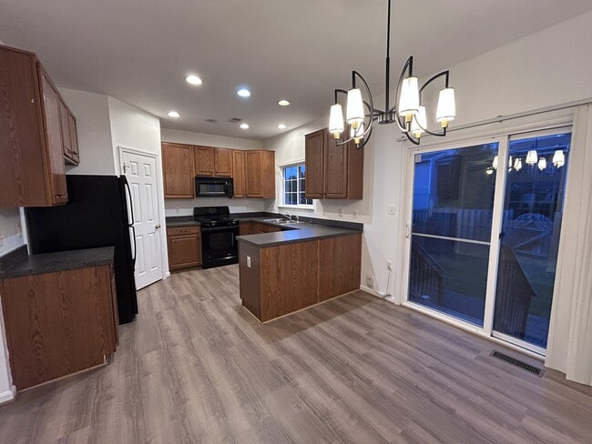 Foto del edificio - 1057 Lake Pelham Dr