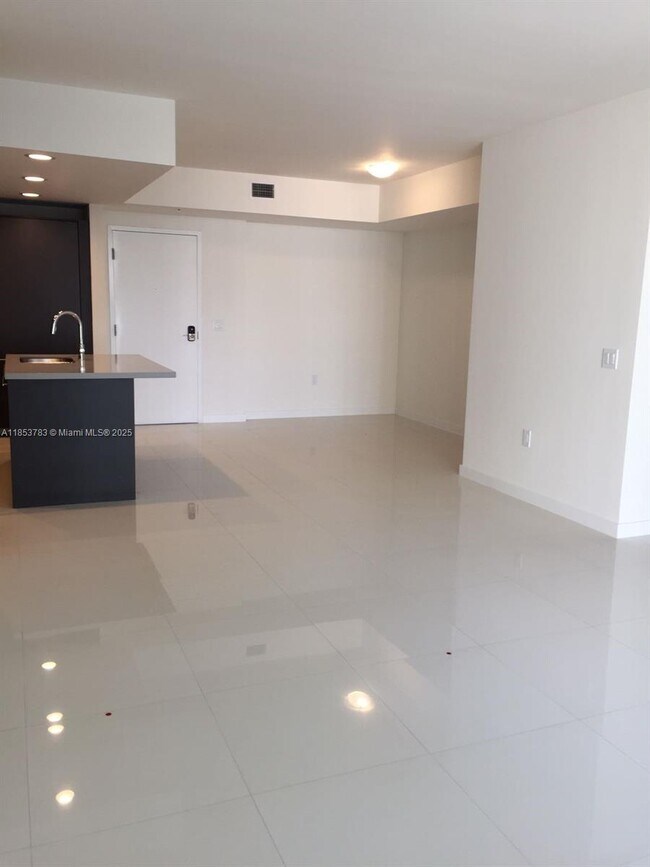 Foto del edificio - 7825 NW 107th Ave