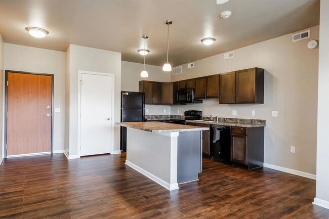 Building Photo - Broadway Heights