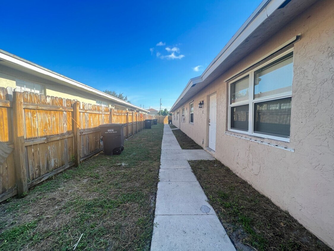 Primary Photo - 905 9th St
