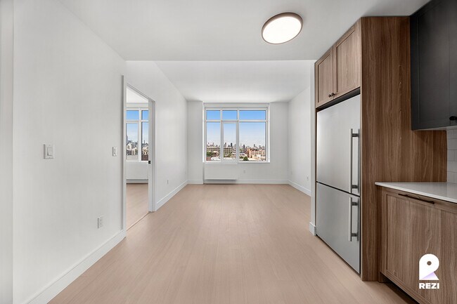 Foto del edificio - 36-20 Steinway St