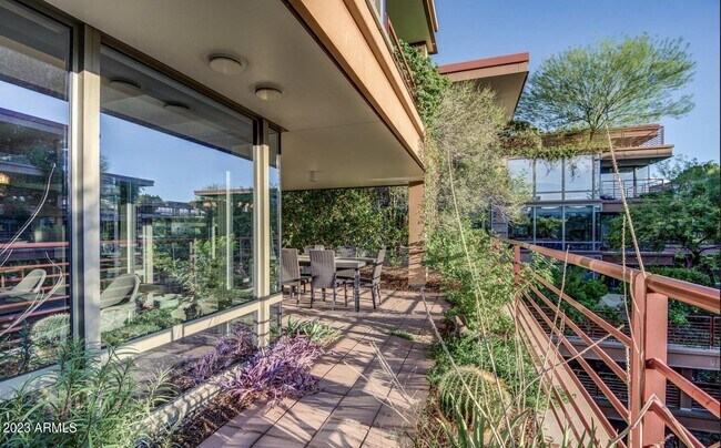 Foto del edificio - 7161 E Rancho Vista Dr